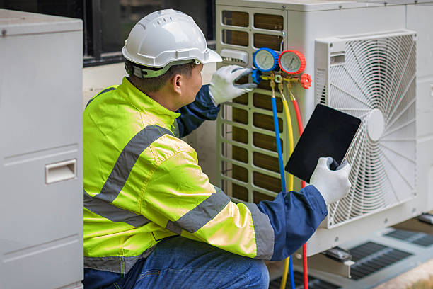 Professional Hvac technician working in Bluffton, TX